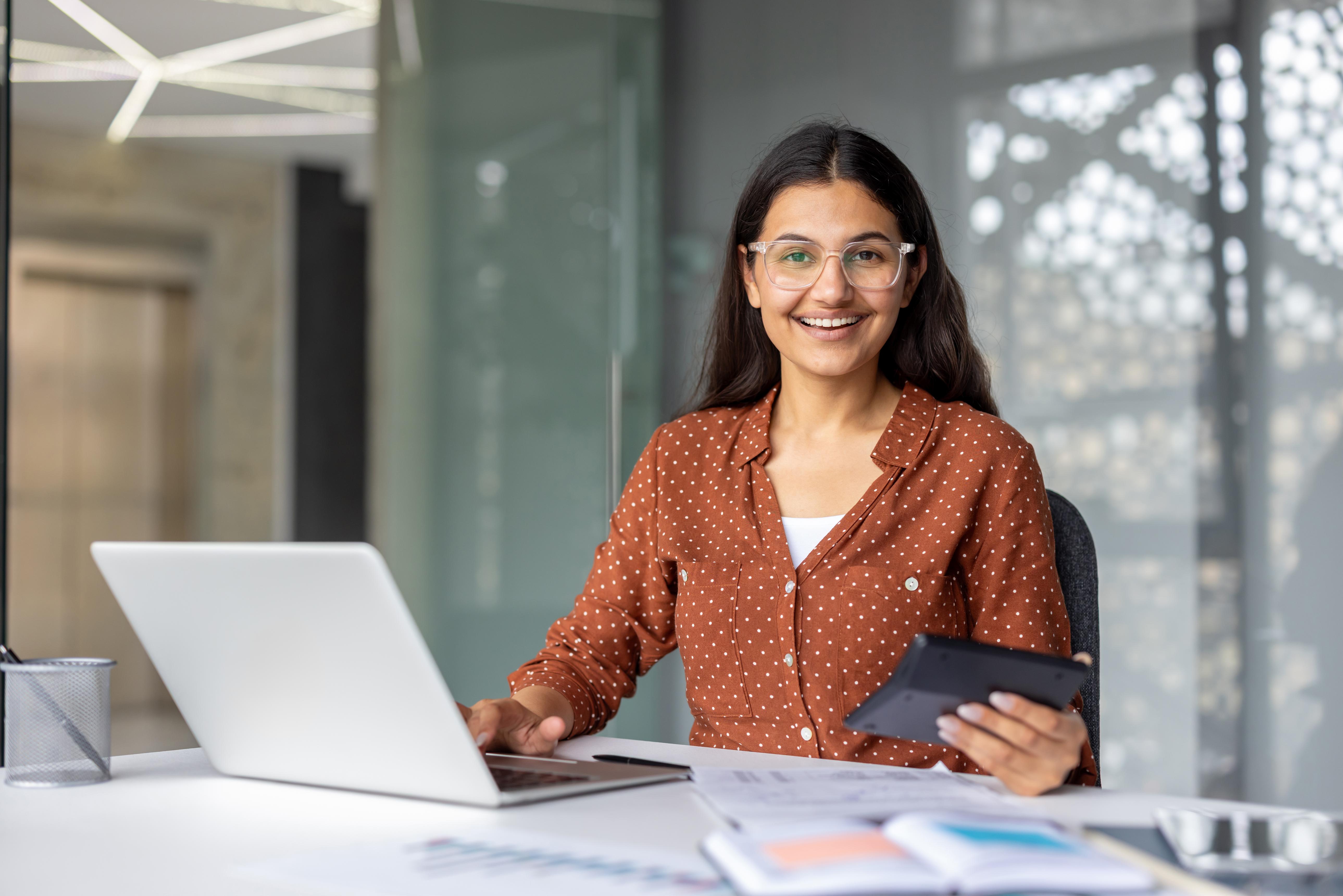 Finance expert assisting client